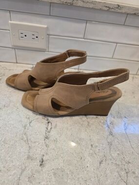 Clarks Beige/Tan Slingback Wedge Sandals 8.5
